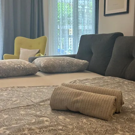 Mellia Apartment *